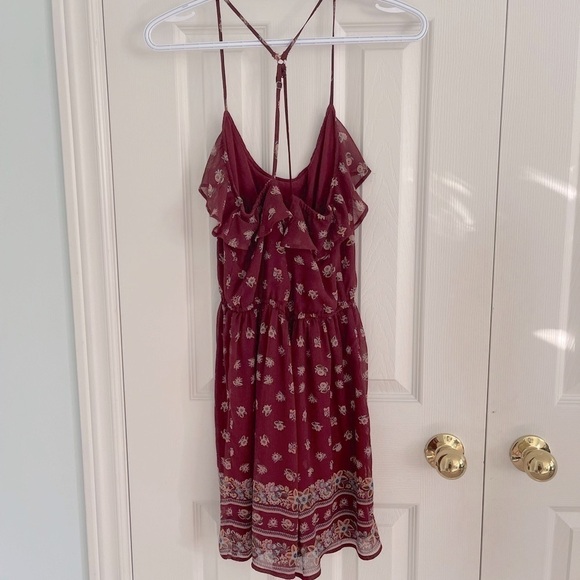 114. HOLLISTER Dress. Wine patterned strappy with ruffle. - Picture 3 of 6